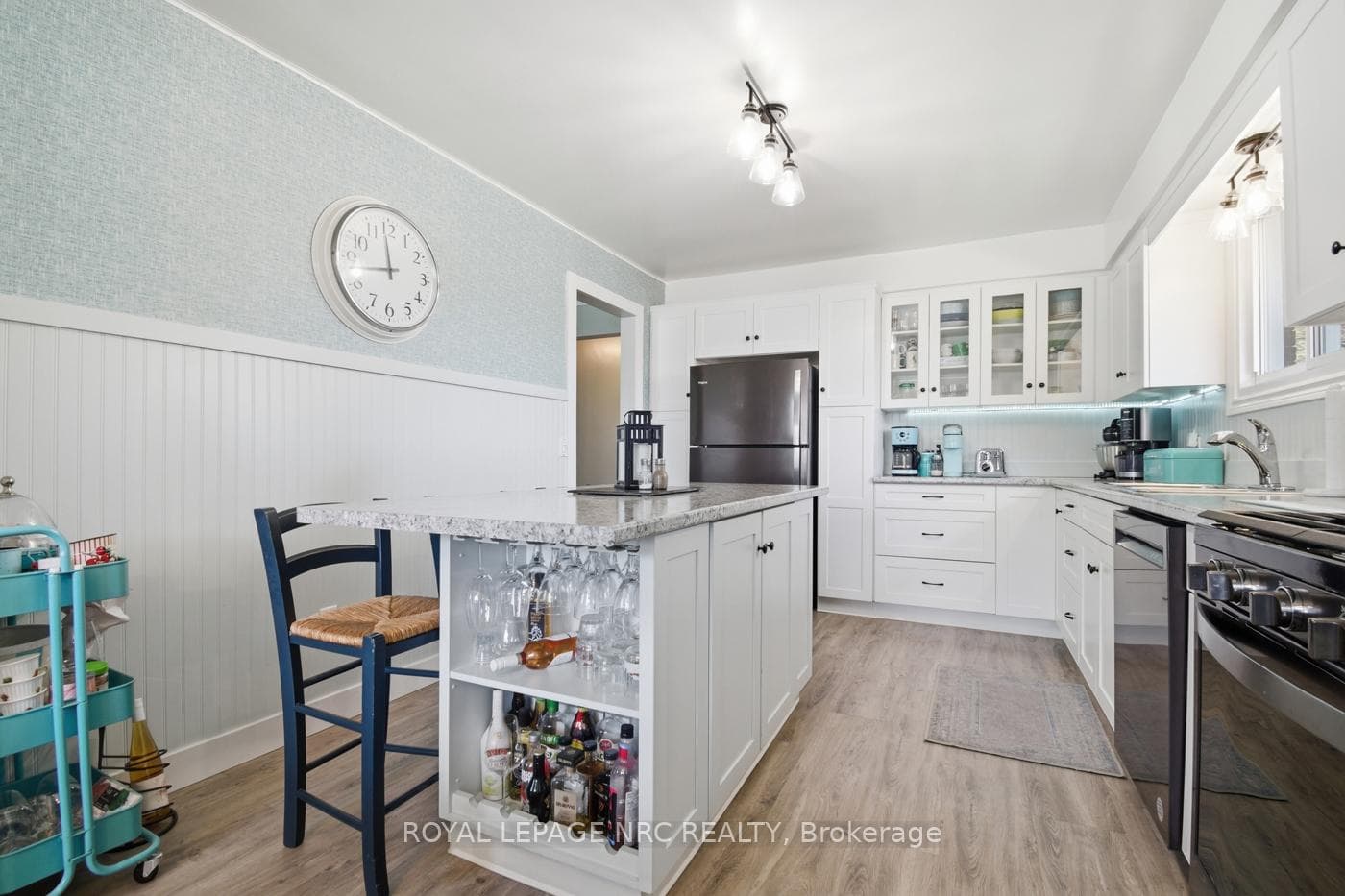 520 Clarence Street photo 13