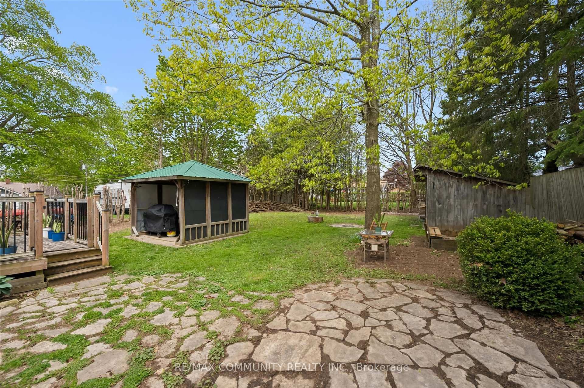 2063 George Street photo 32