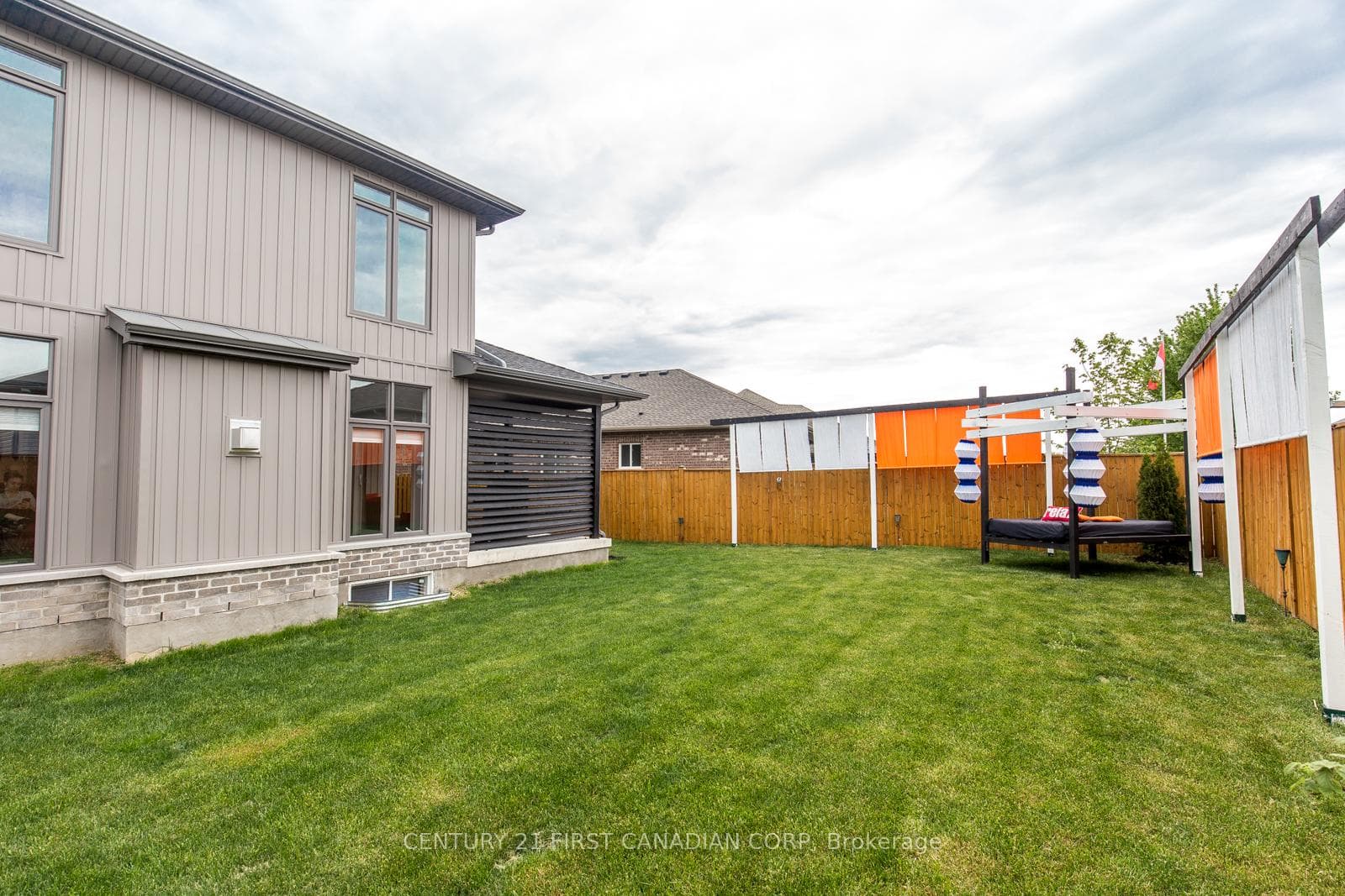 962 Moy Crescent photo 33