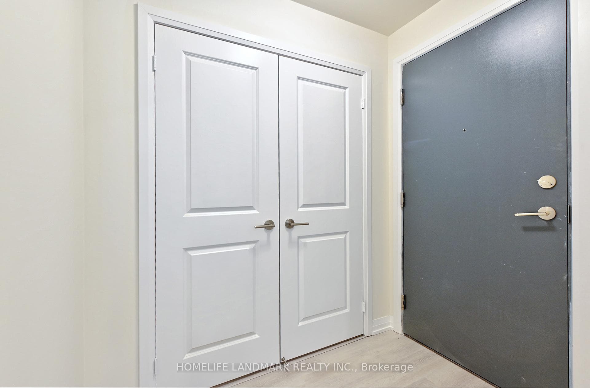 3270 Sheppard Avenue Unit 824 photo 3