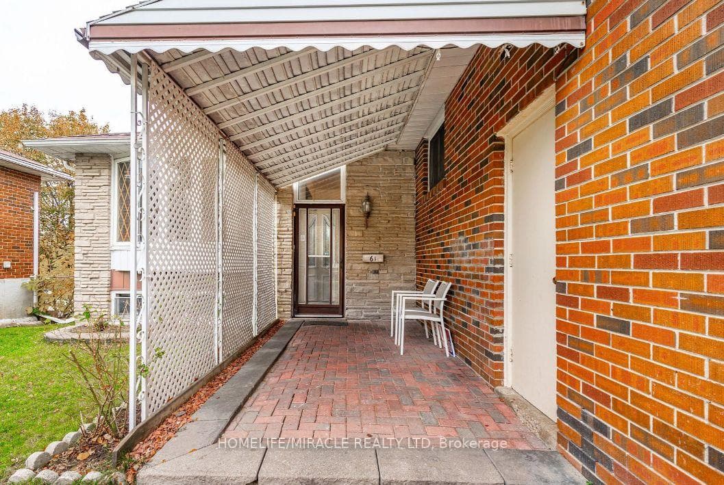 61 Deerfield Crescent photo 3