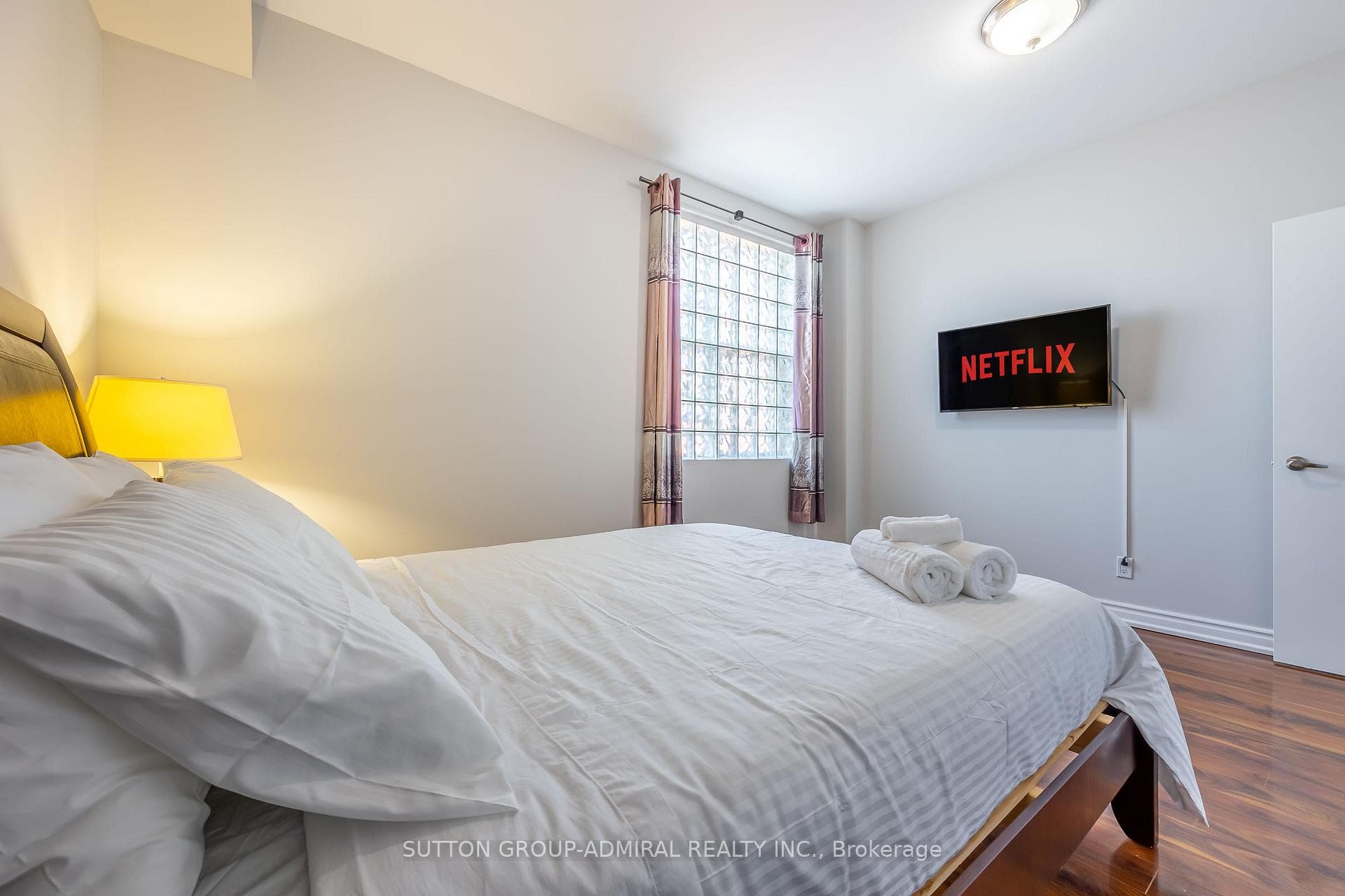 4497 Queen Street photo 27