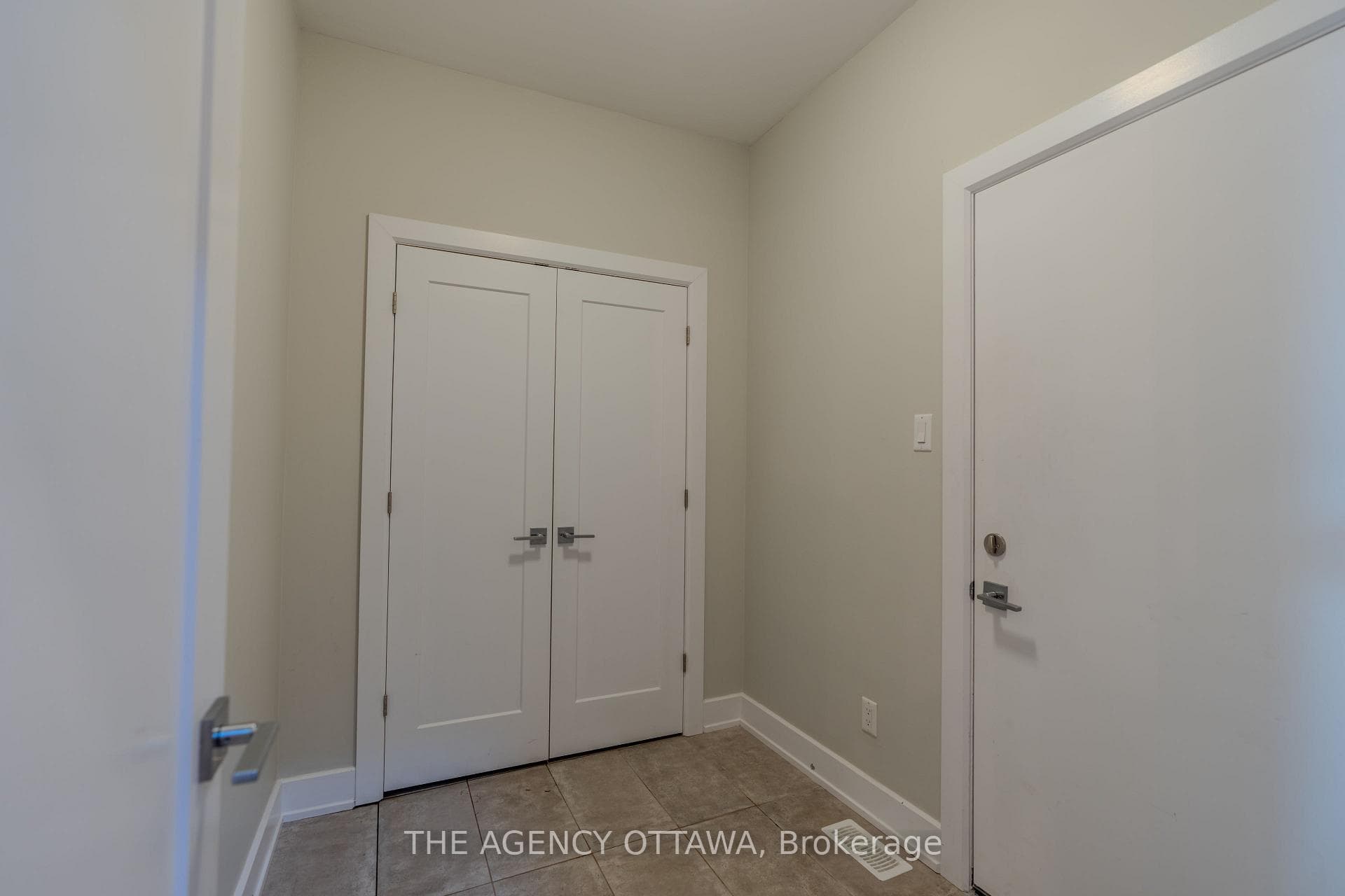 223 ROYAL Avenue photo 15
