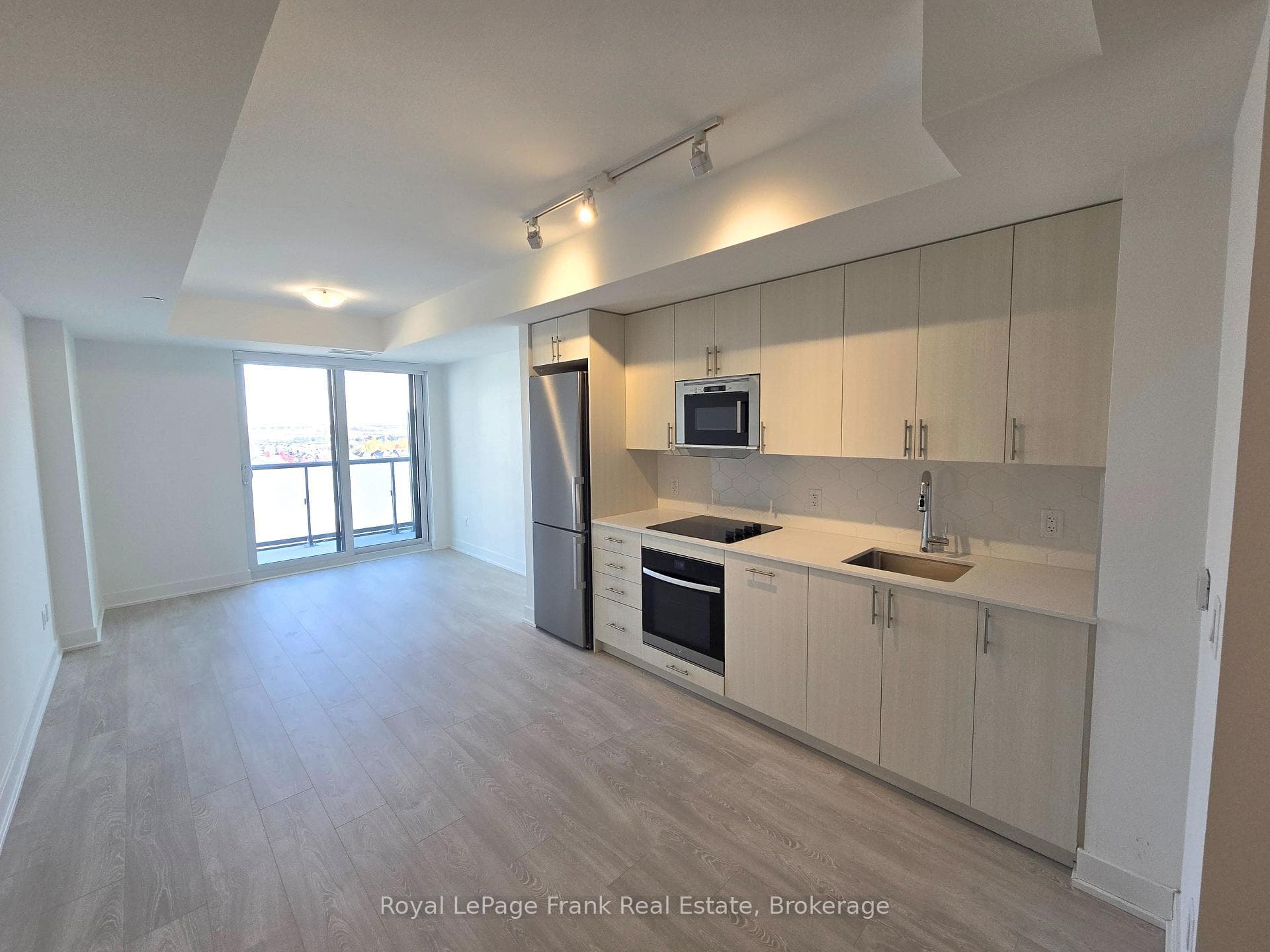2545 Simcoe Street Unit 1020 photo 3