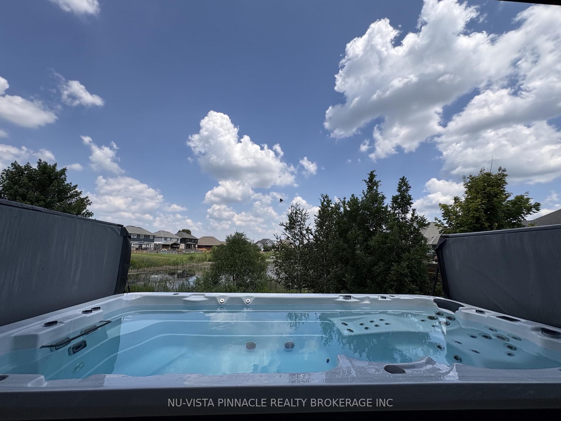 2572 LUCAS Avenue photo 46