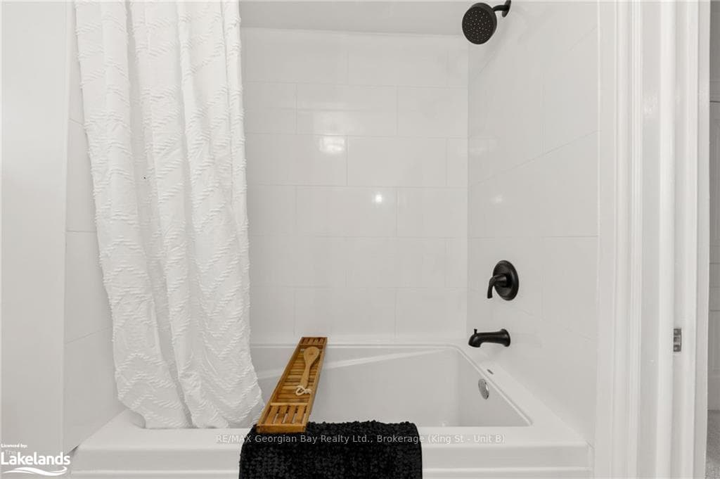 354 QUEEN Street photo 33