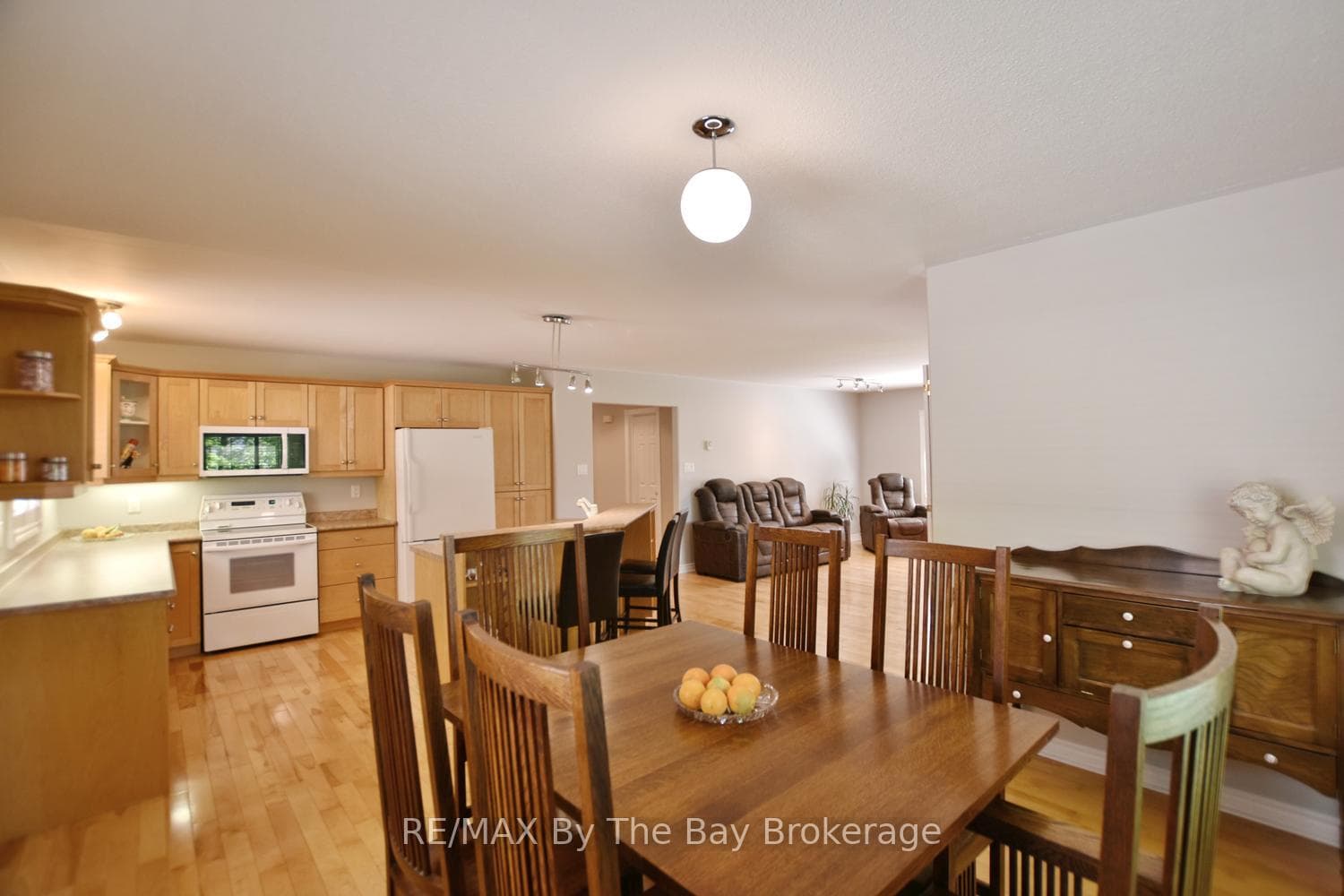 Kitchen/Dining Area