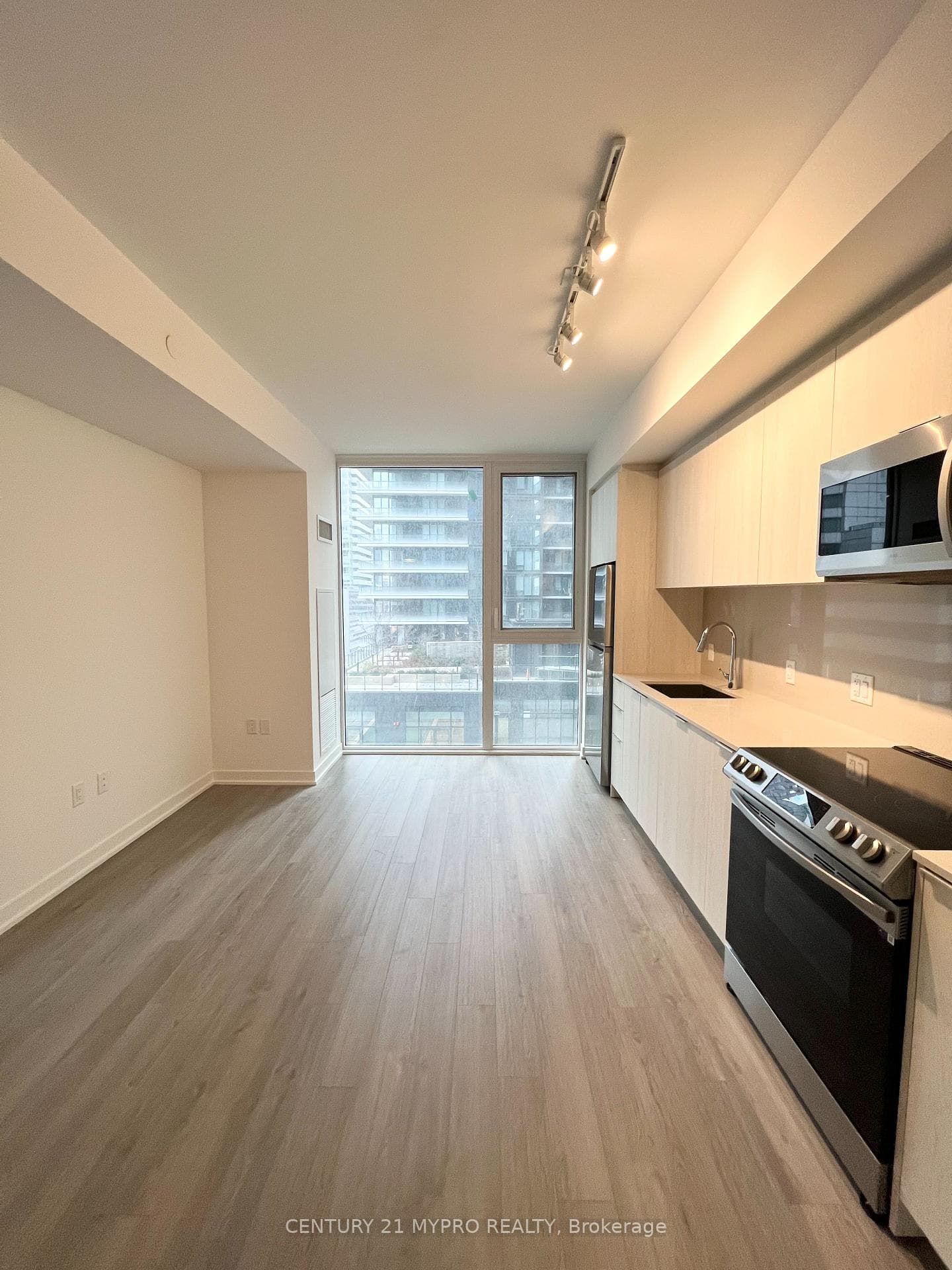 357 King Street Unit 805 photo 4