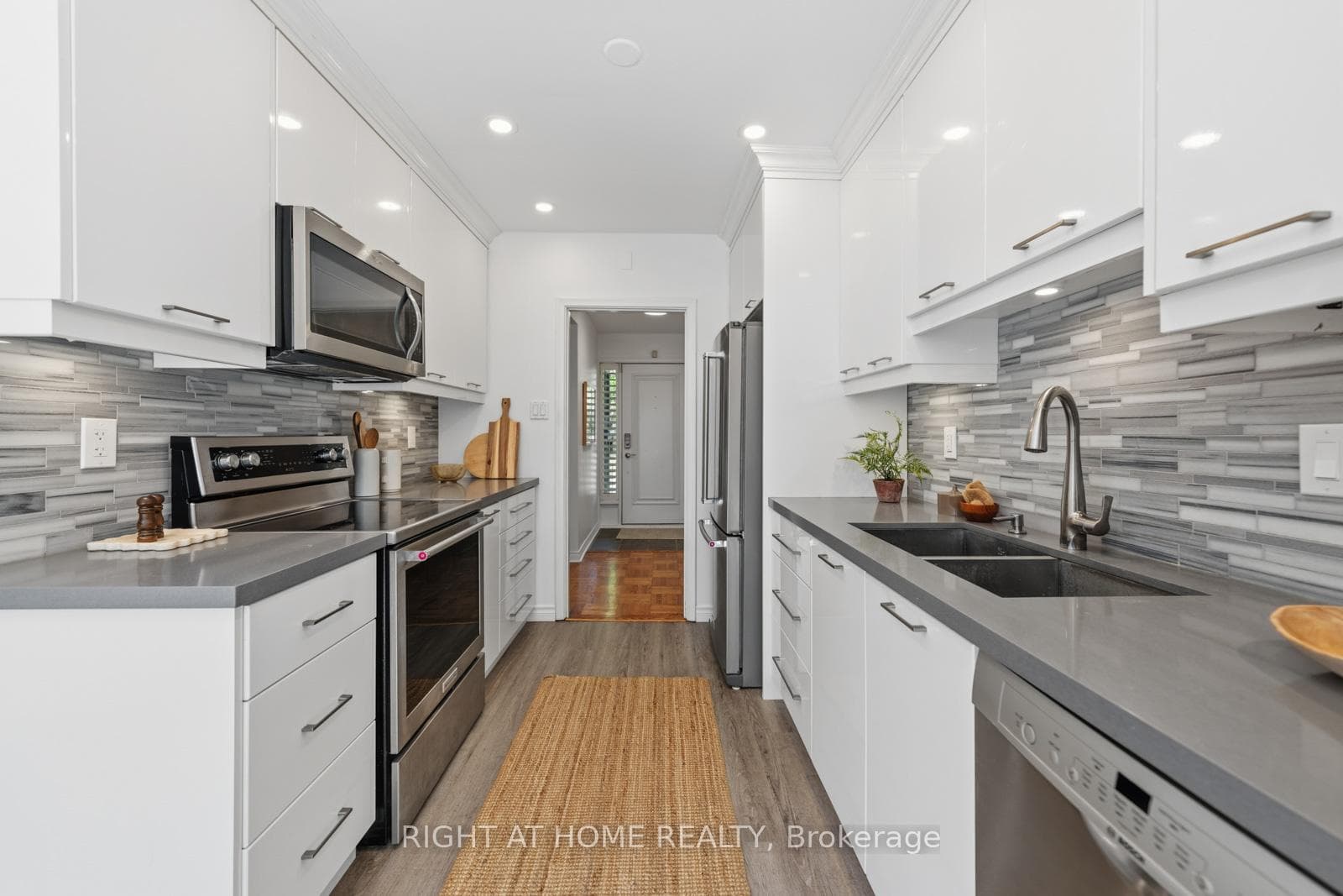 1586 Rometown Drive photo 9