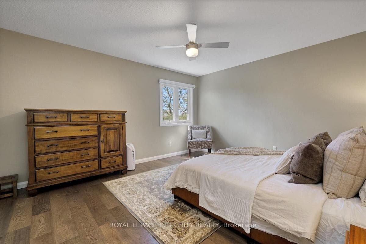 1575 Des Grives Crescent photo 34