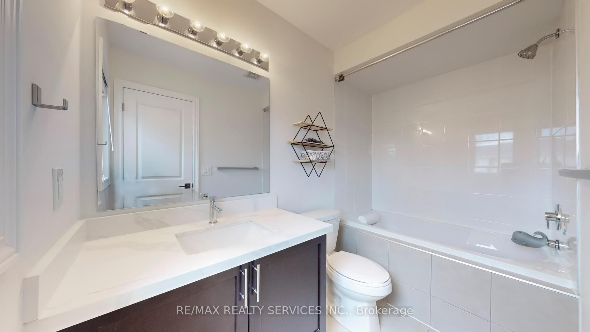 256 Inspire Boulevard photo 22