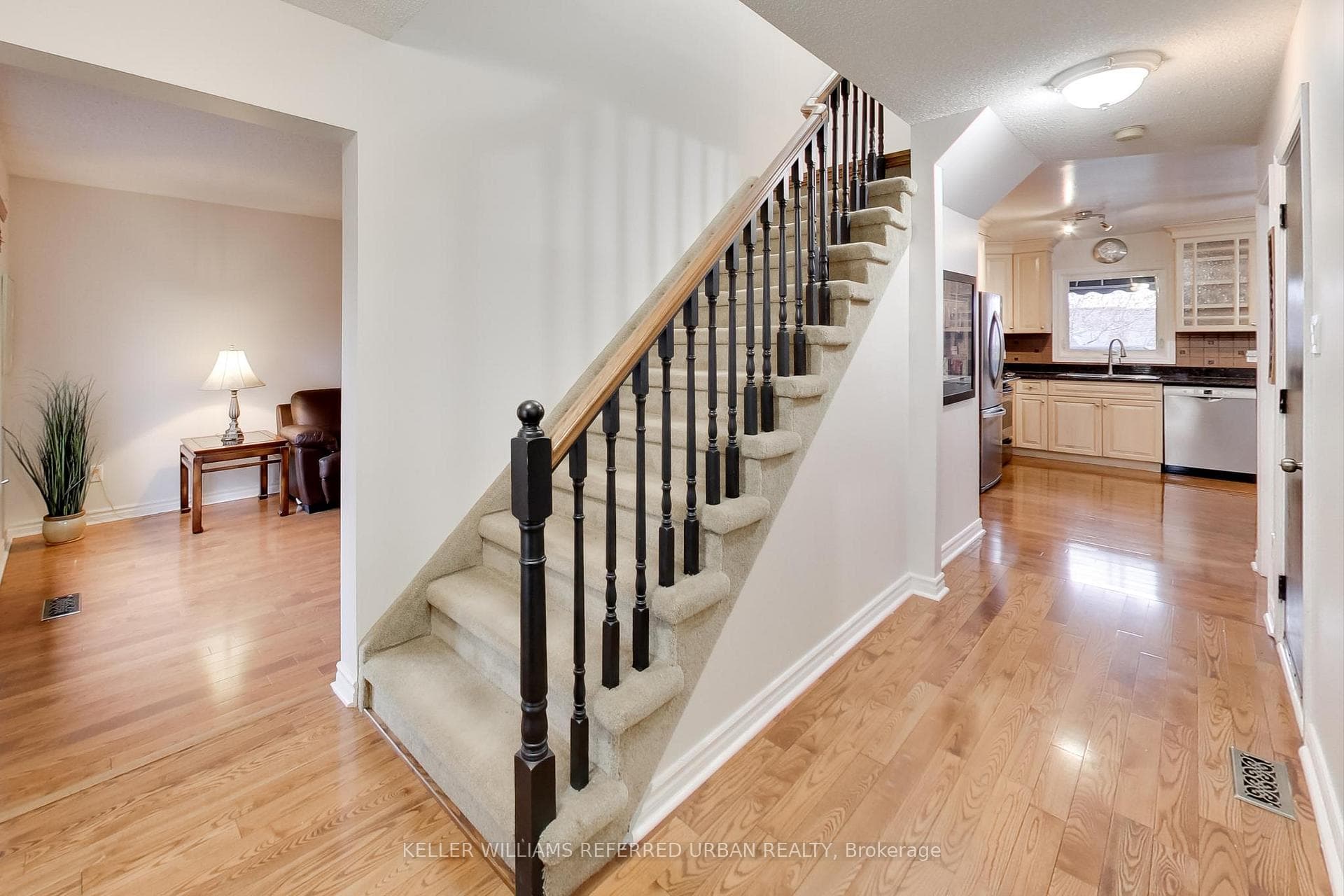 89 Chieftain Crescent photo 3