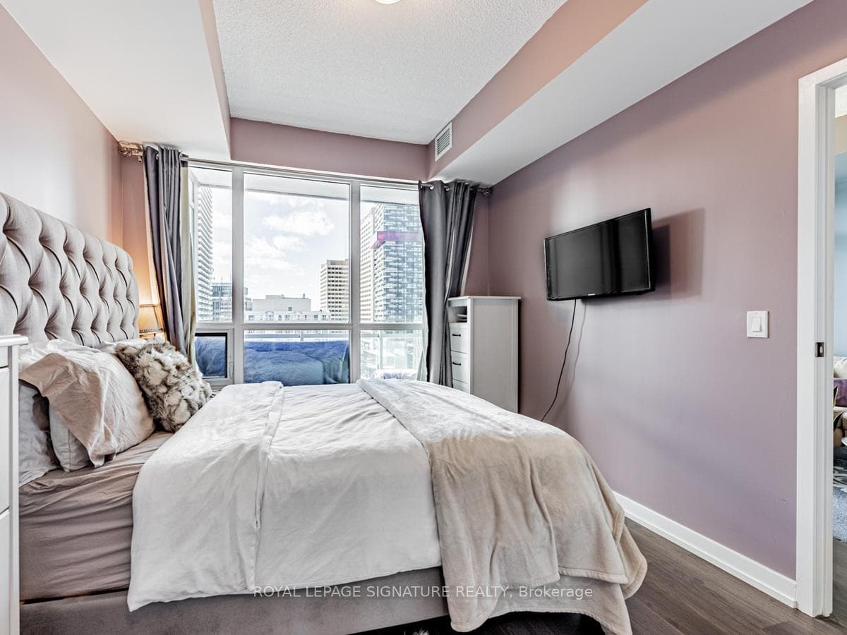 89 Dunfield Avenue Unit 1301 photo 24
