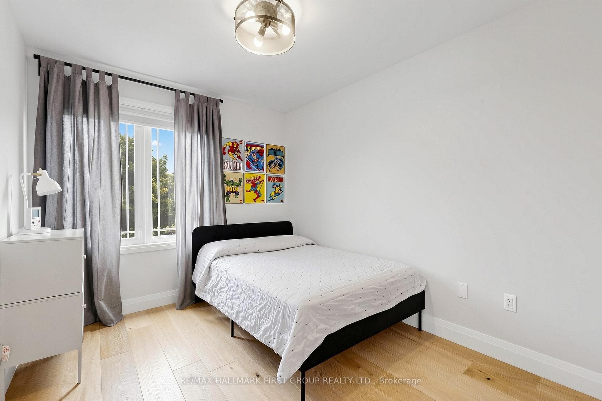 1746 Bronte Square photo 27