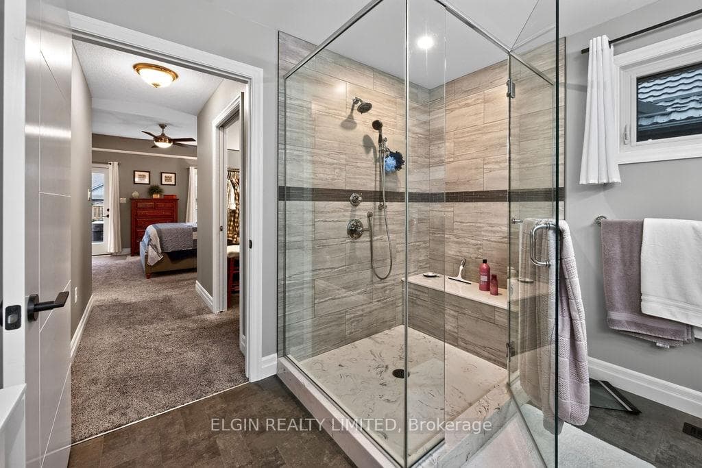 40 Glengariff Drive photo 11