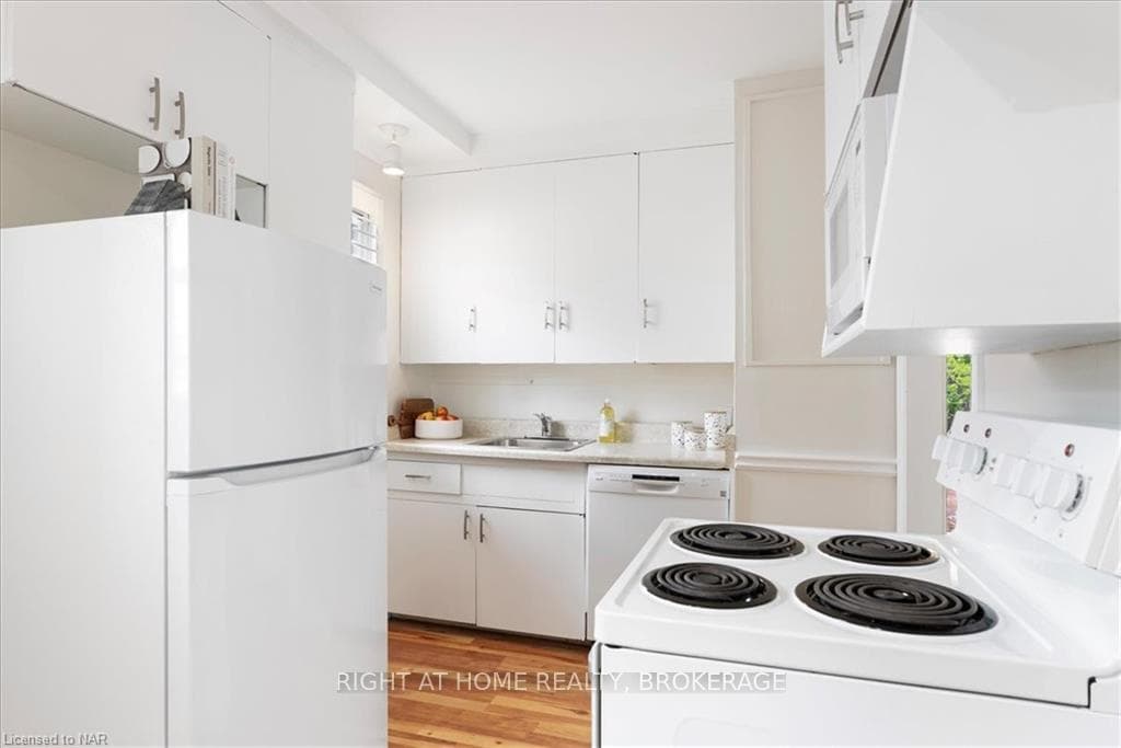 62 WHYTE Avenue photo 10