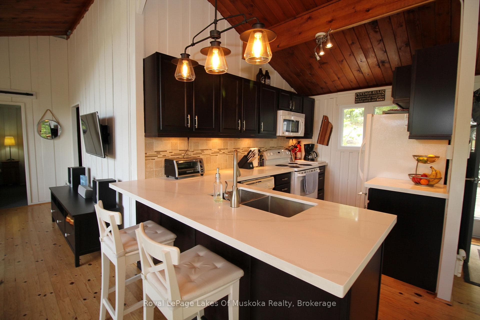 524 Peninsula Road photo 6