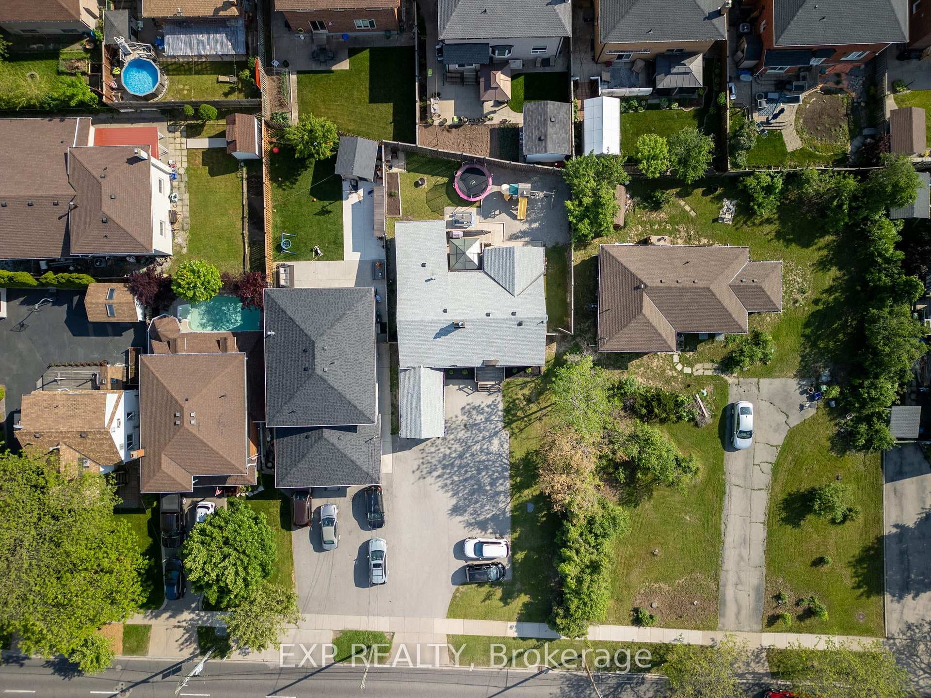 316 Barton Street photo 37