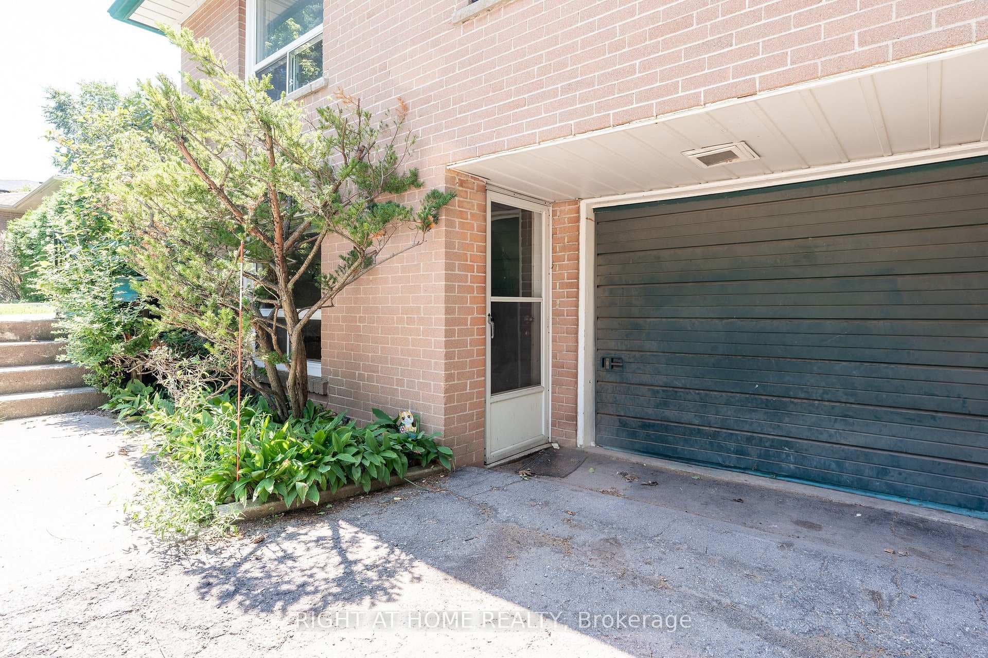 426 Seaton Drive photo 2