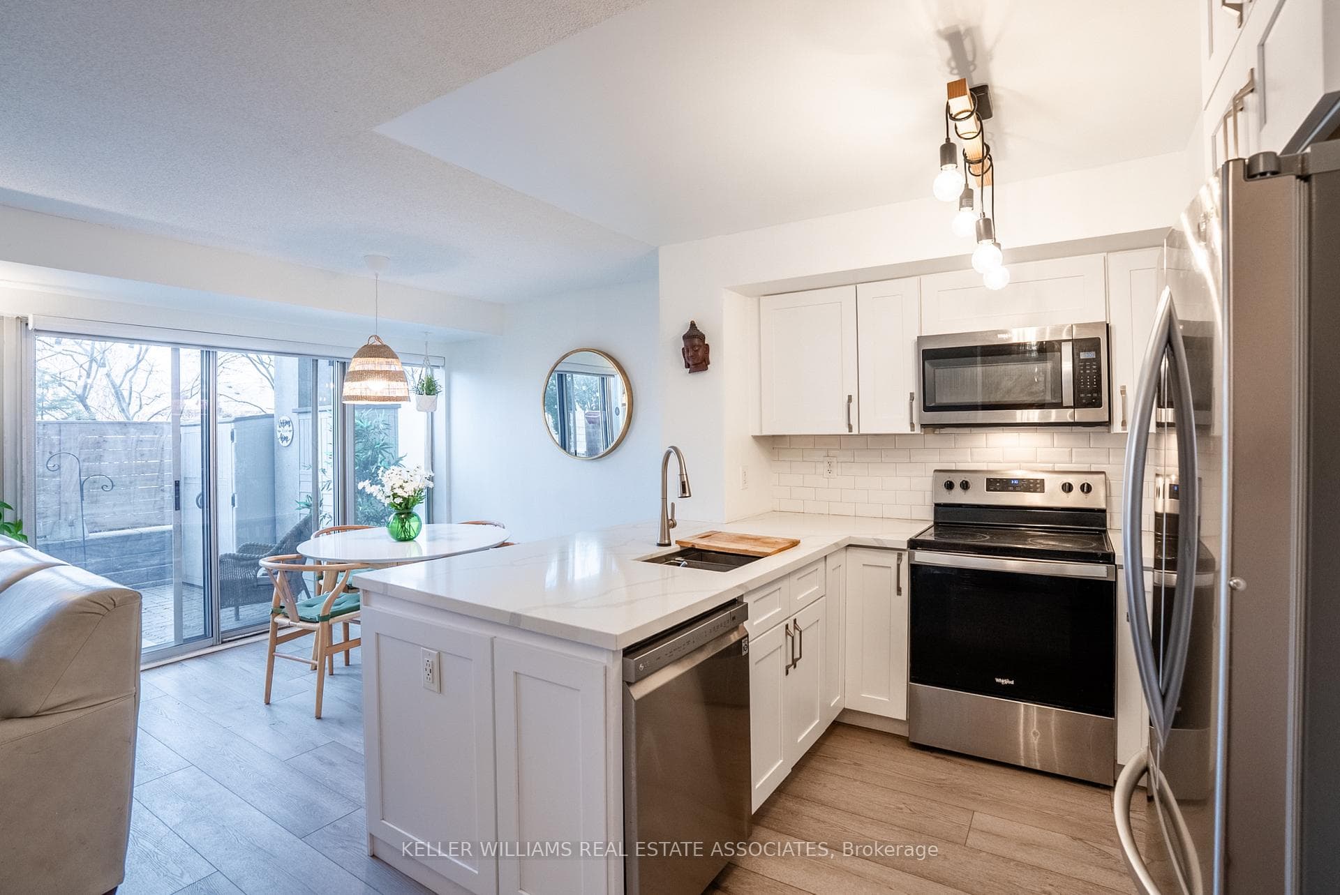 1040 The Queensway Avenue Unit 107 photo 7