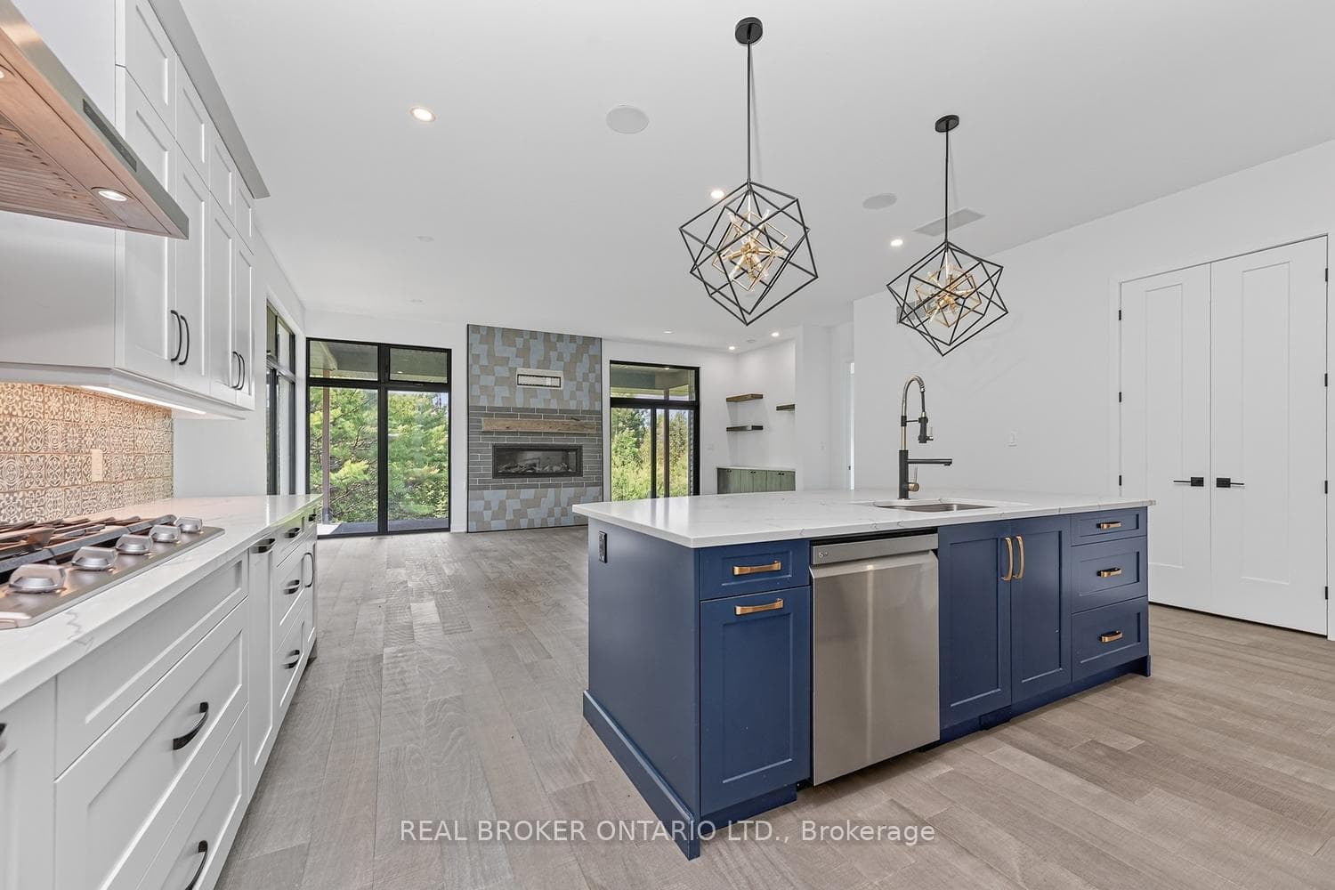 2068 RICHMOND Road photo 12
