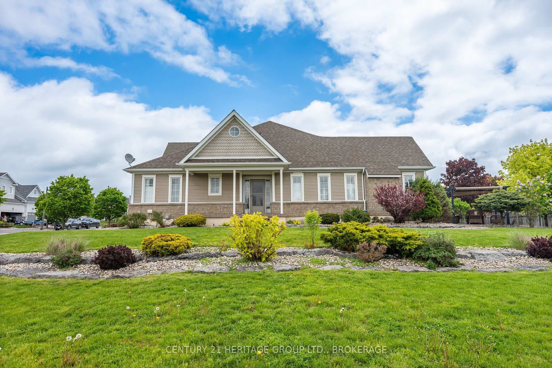 100 BRITANNIA Crescent photo 4