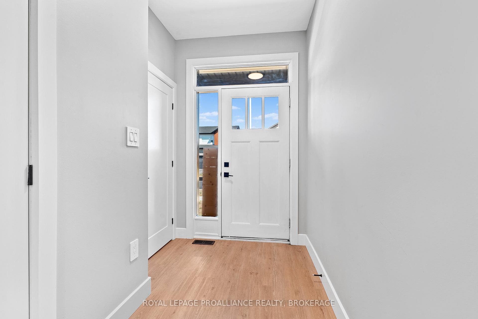 12 Dusenbury Crescent photo 4