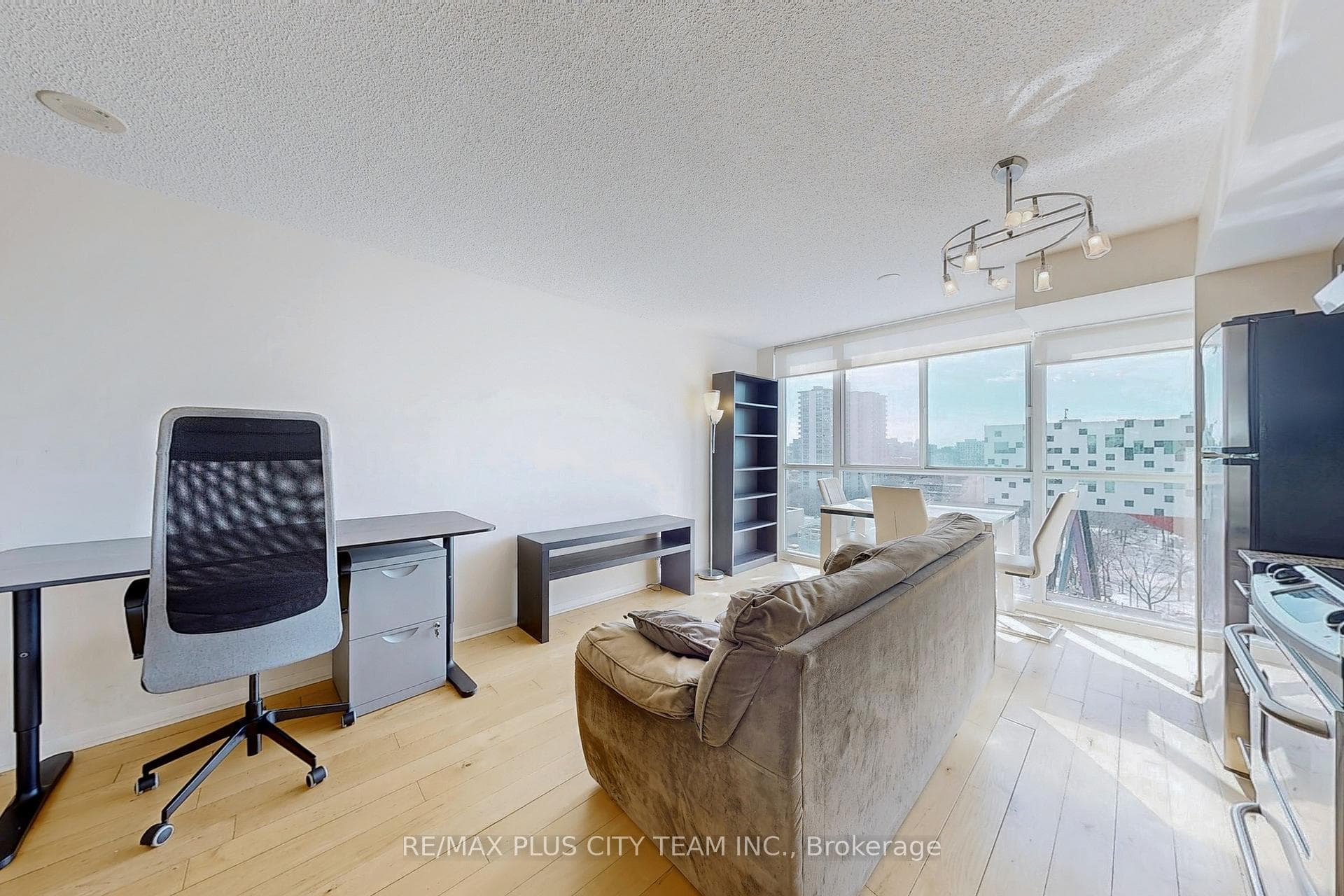 96 St Patrick Street Unit 1412 photo 4