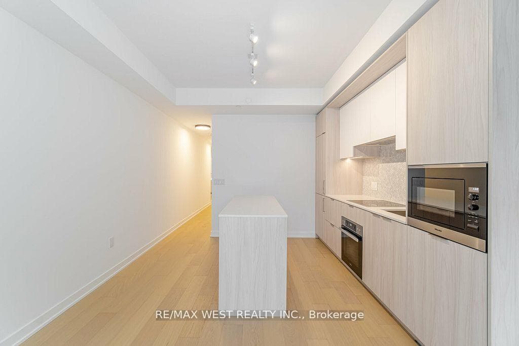 123 Portland Street Unit 403 photo 8