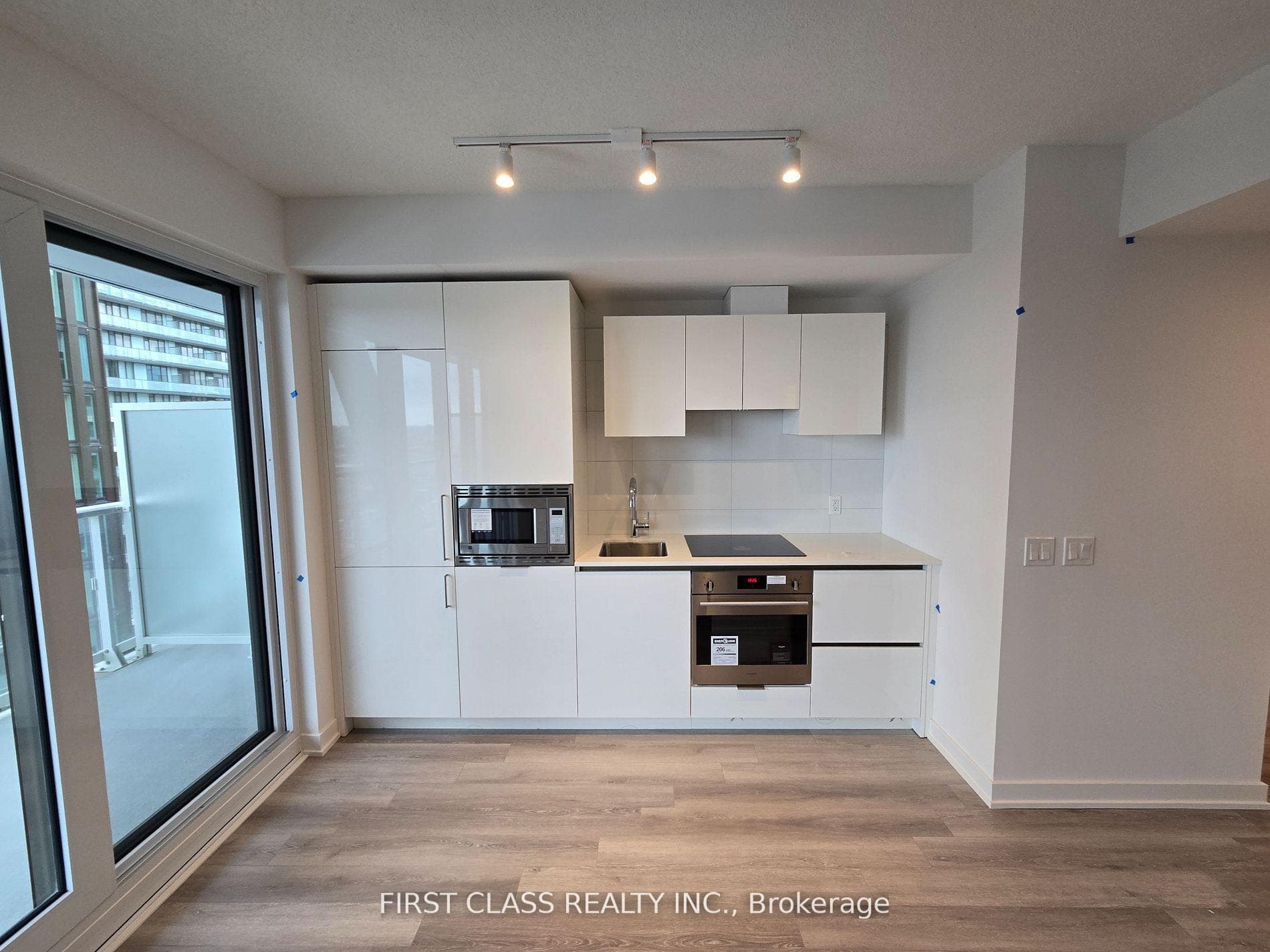 230 Simcoe Street Unit 2920 photo 3