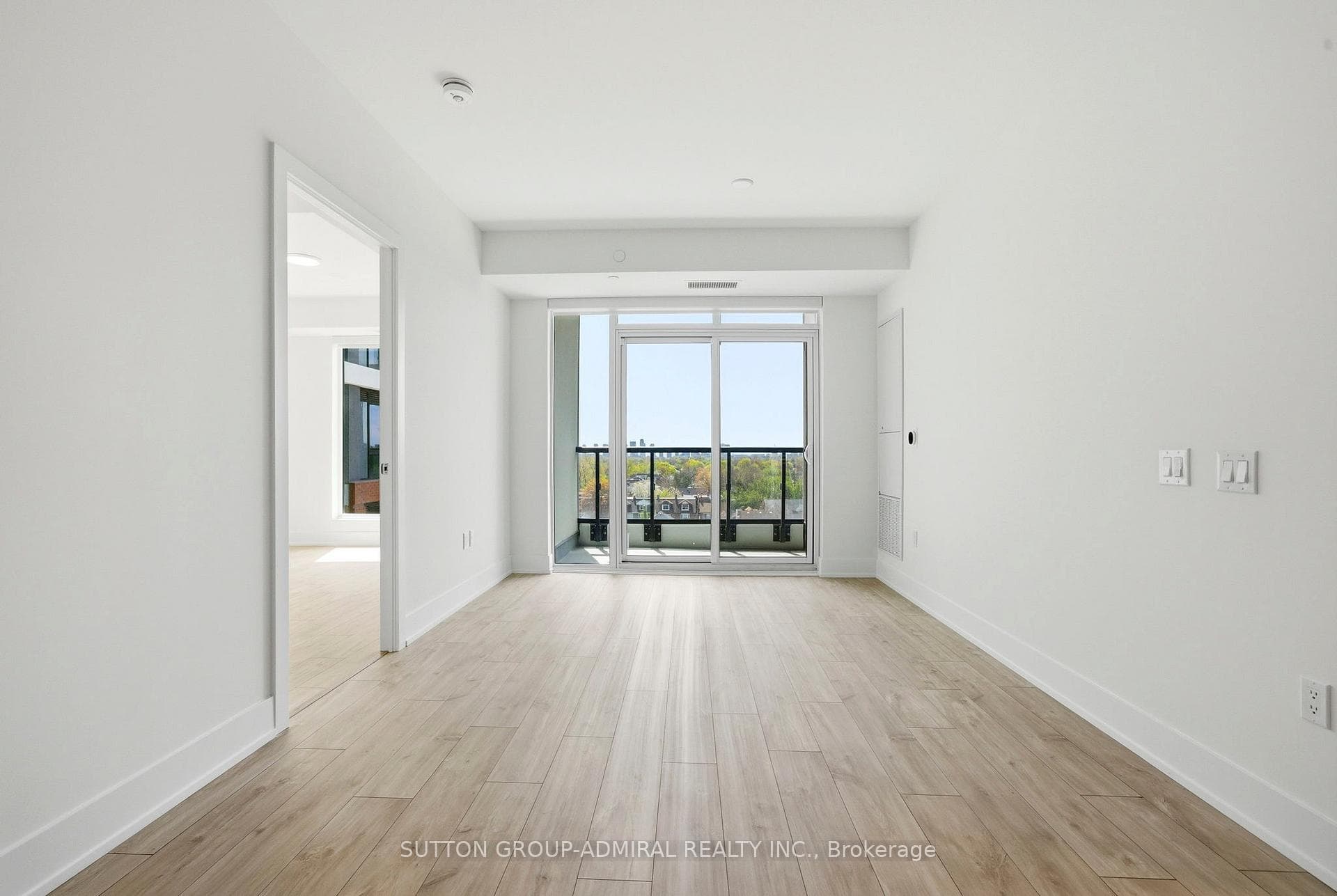 858 Dupont Street Unit 633 photo 8