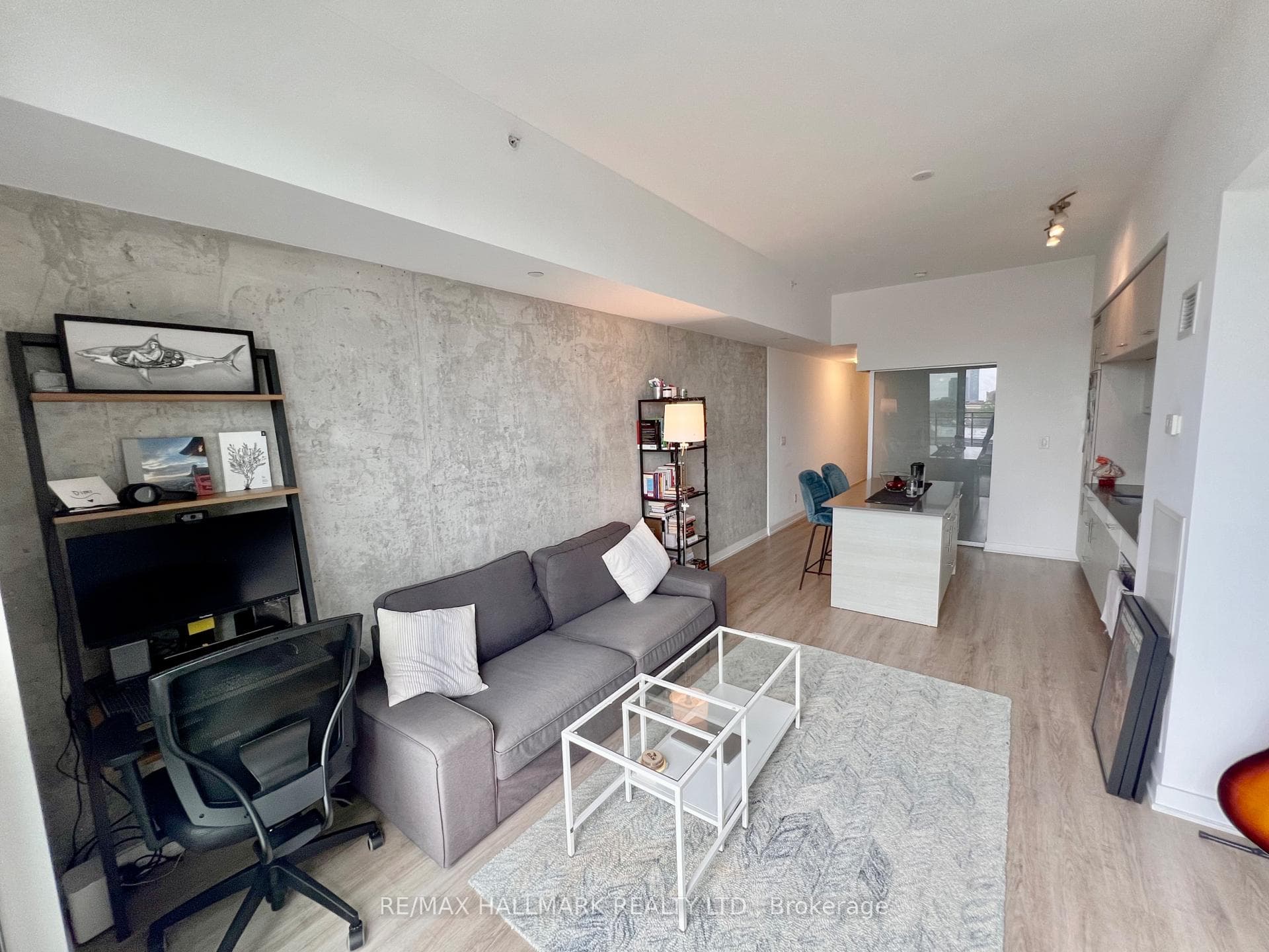 205 Manning Avenue Unit 409 photo 5