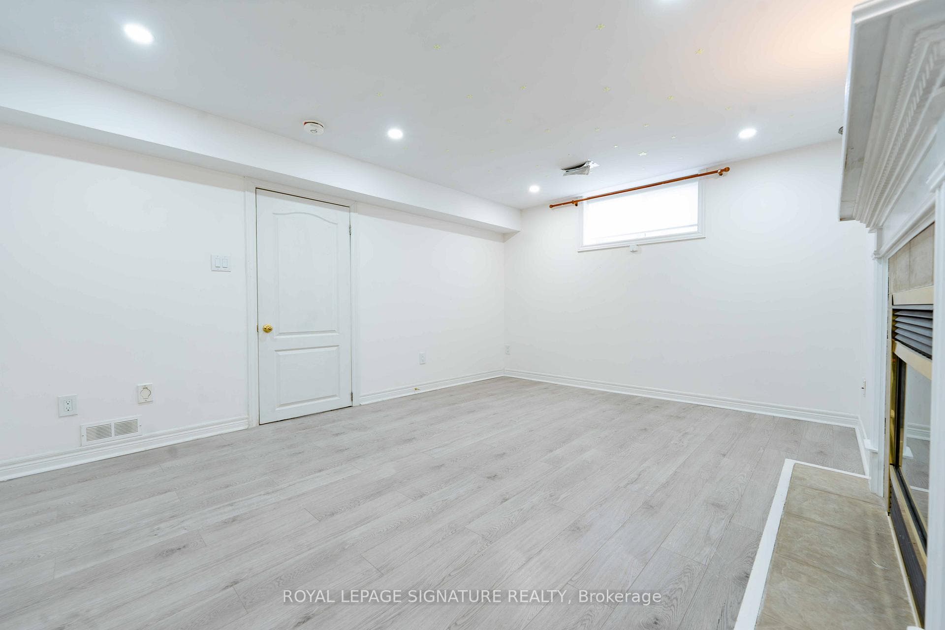 4742 Creditview Road photo 13