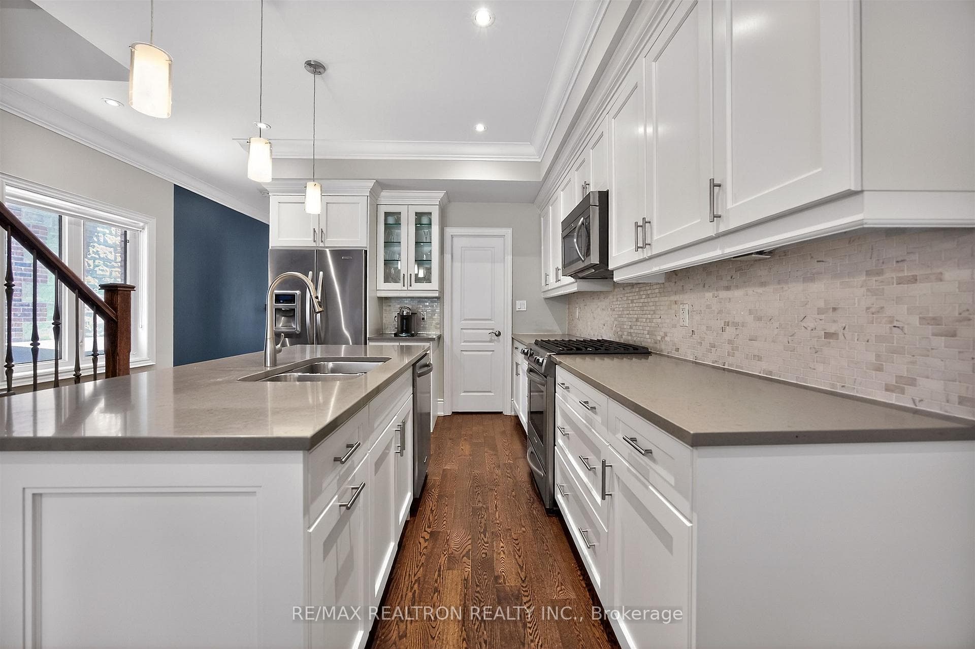 Stunning Gourmet Kitchen W/ Huge Breakfast Island