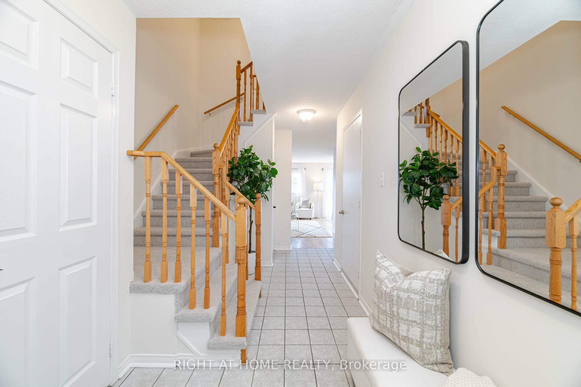 1385 Lakeshore Road photo 3