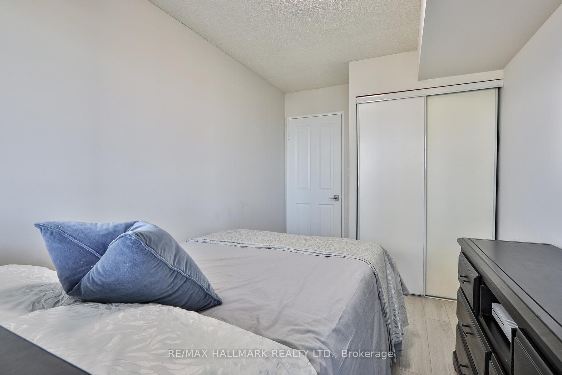 88 Corporate Drive Unit 1602 photo 23