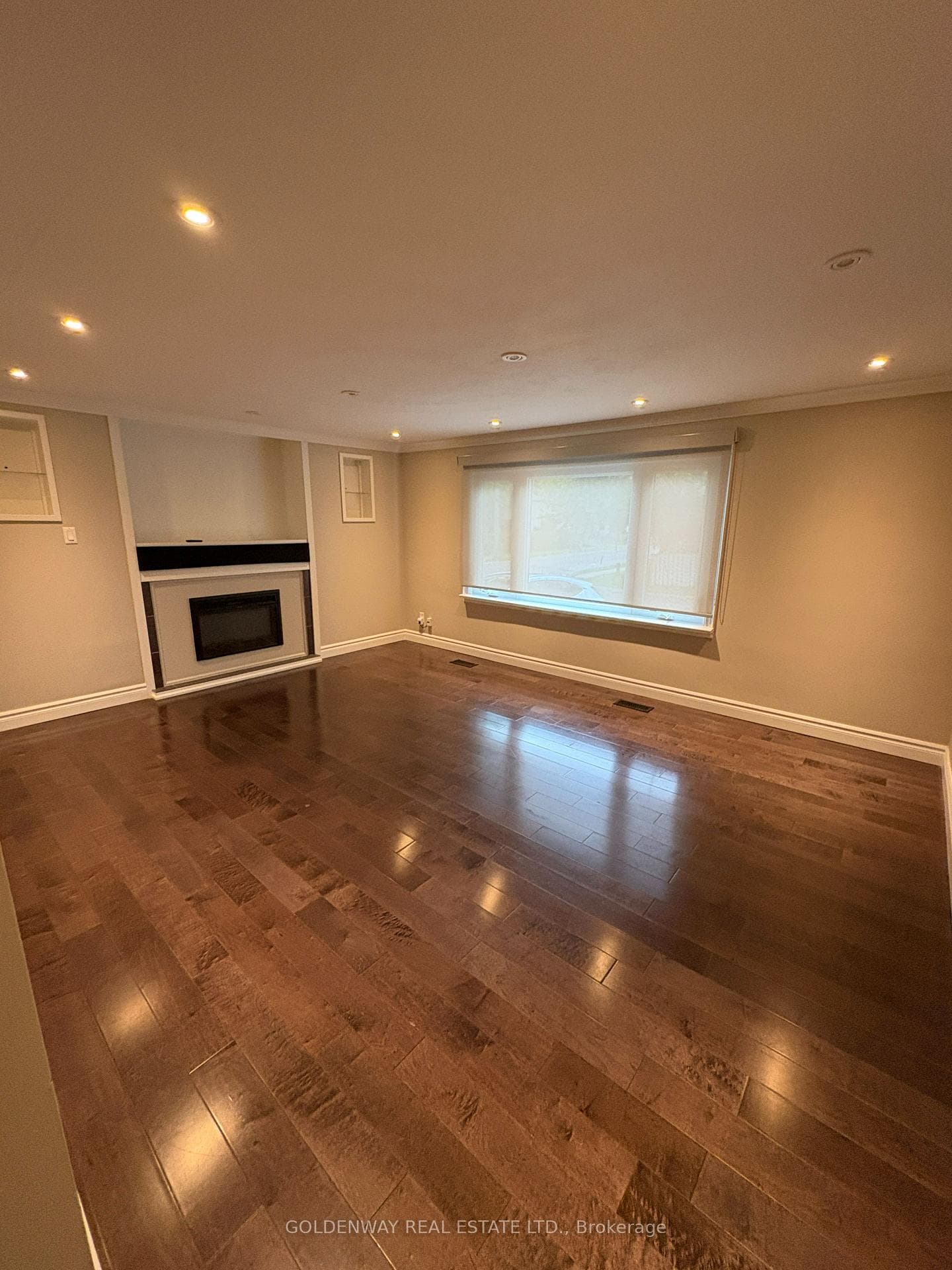 166 Newton Street photo 7