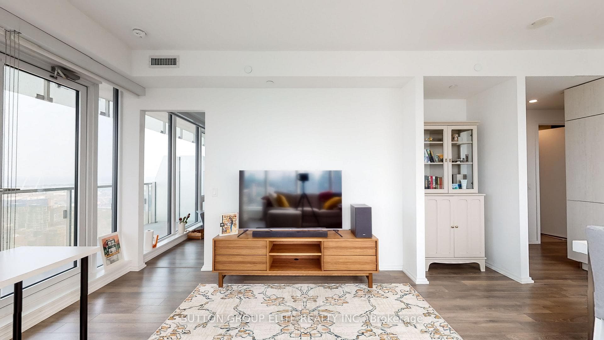 197 YONGE Street Unit 4902 photo 17