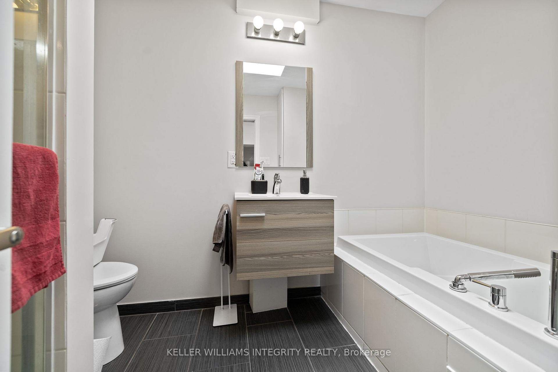 172 COBOURG Street Unit 3 photo 14