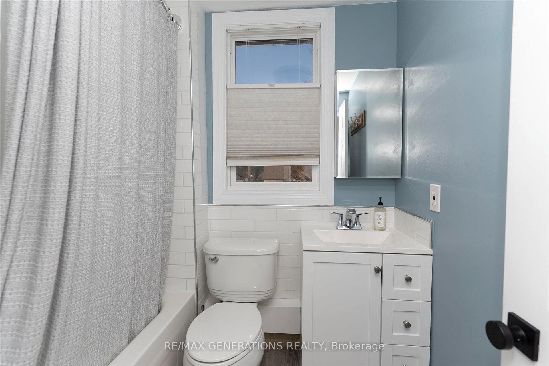 738 Bessie Avenue photo 20