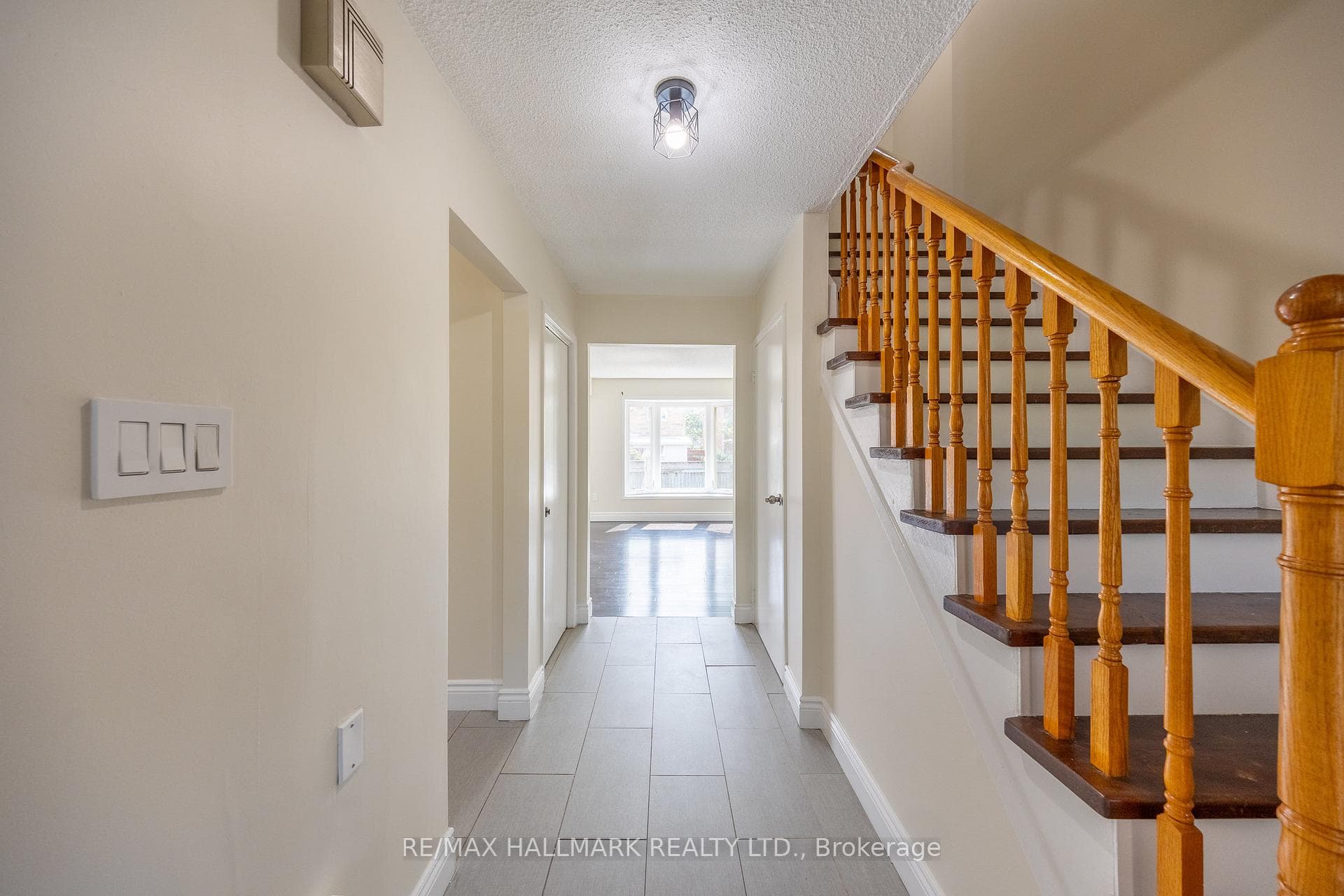 130 Maberley Crescent photo 7