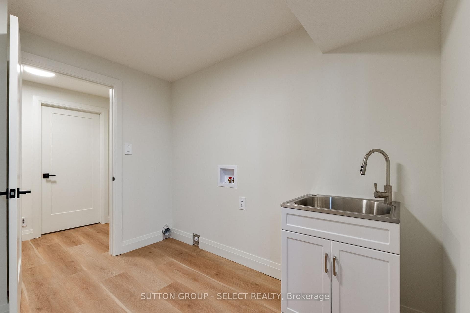 16 KELLY Drive photo 27