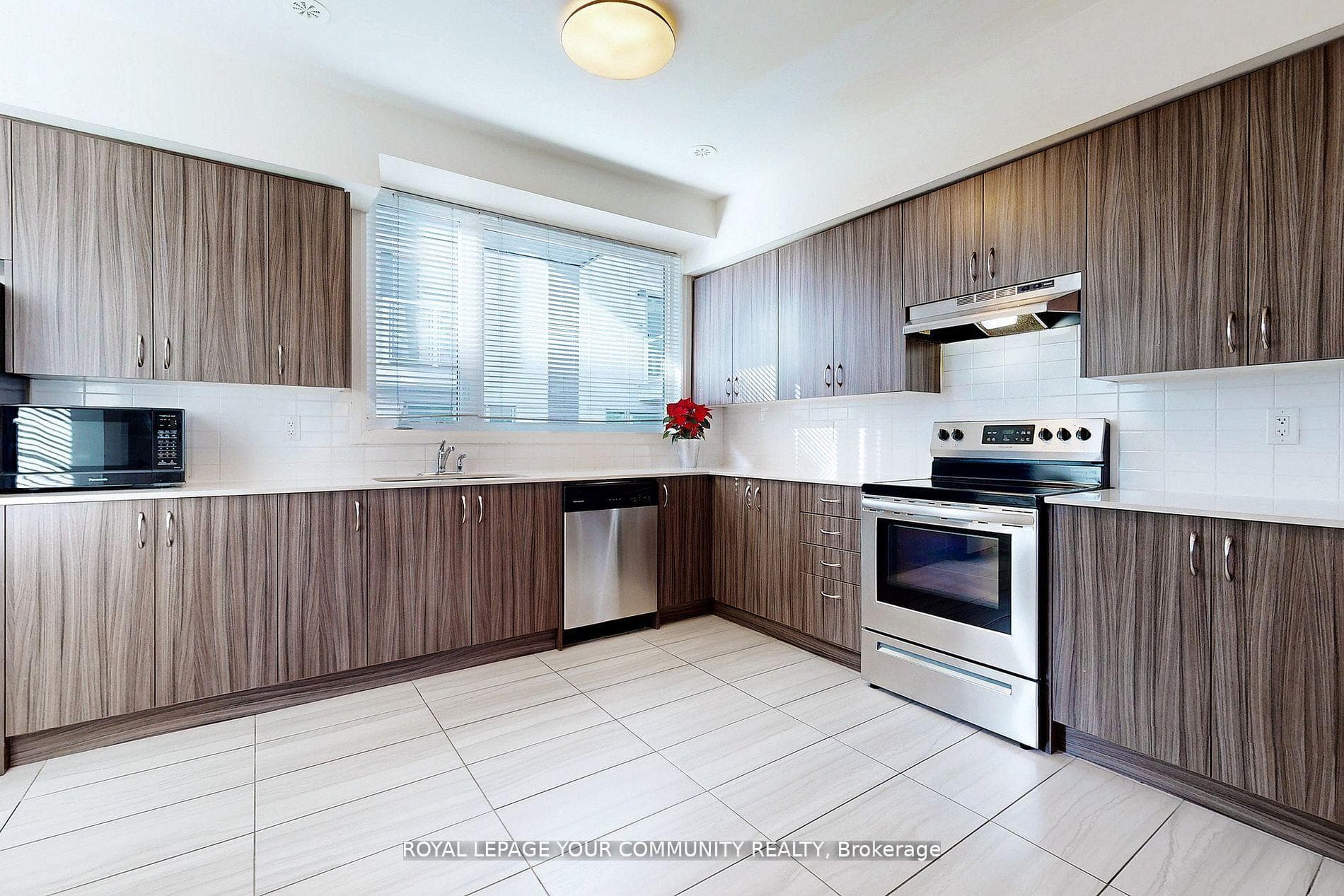 1870 Altona Road Unit 9 photo 12