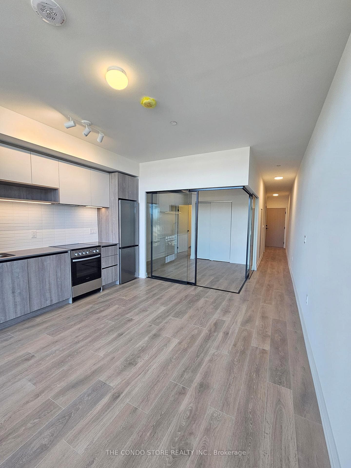 181 Sterling Road Unit 514 photo 4