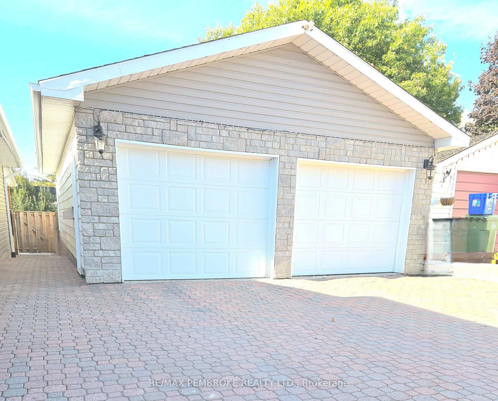 560 Boundary Road photo 5