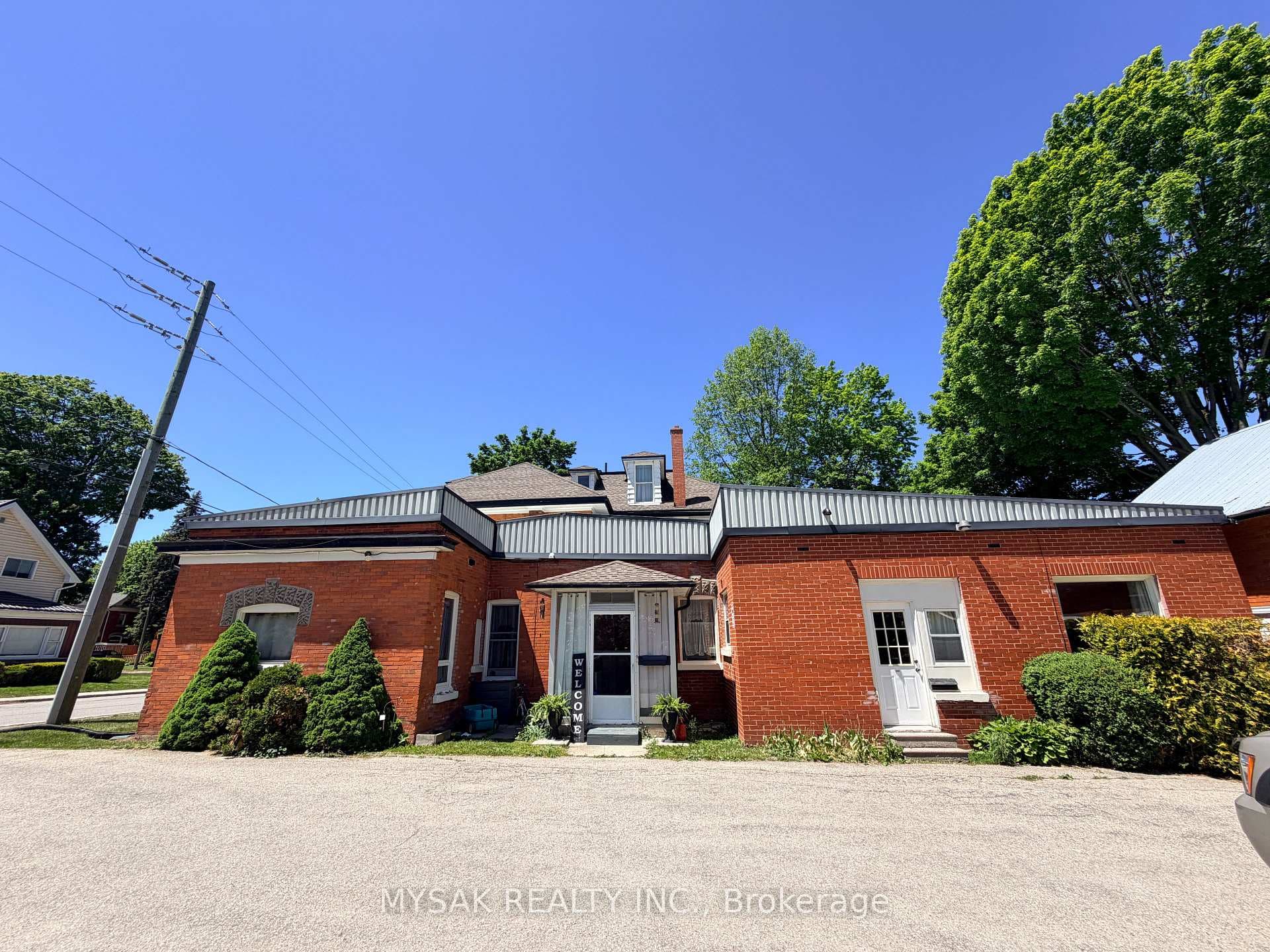 315 Centre Street photo 32
