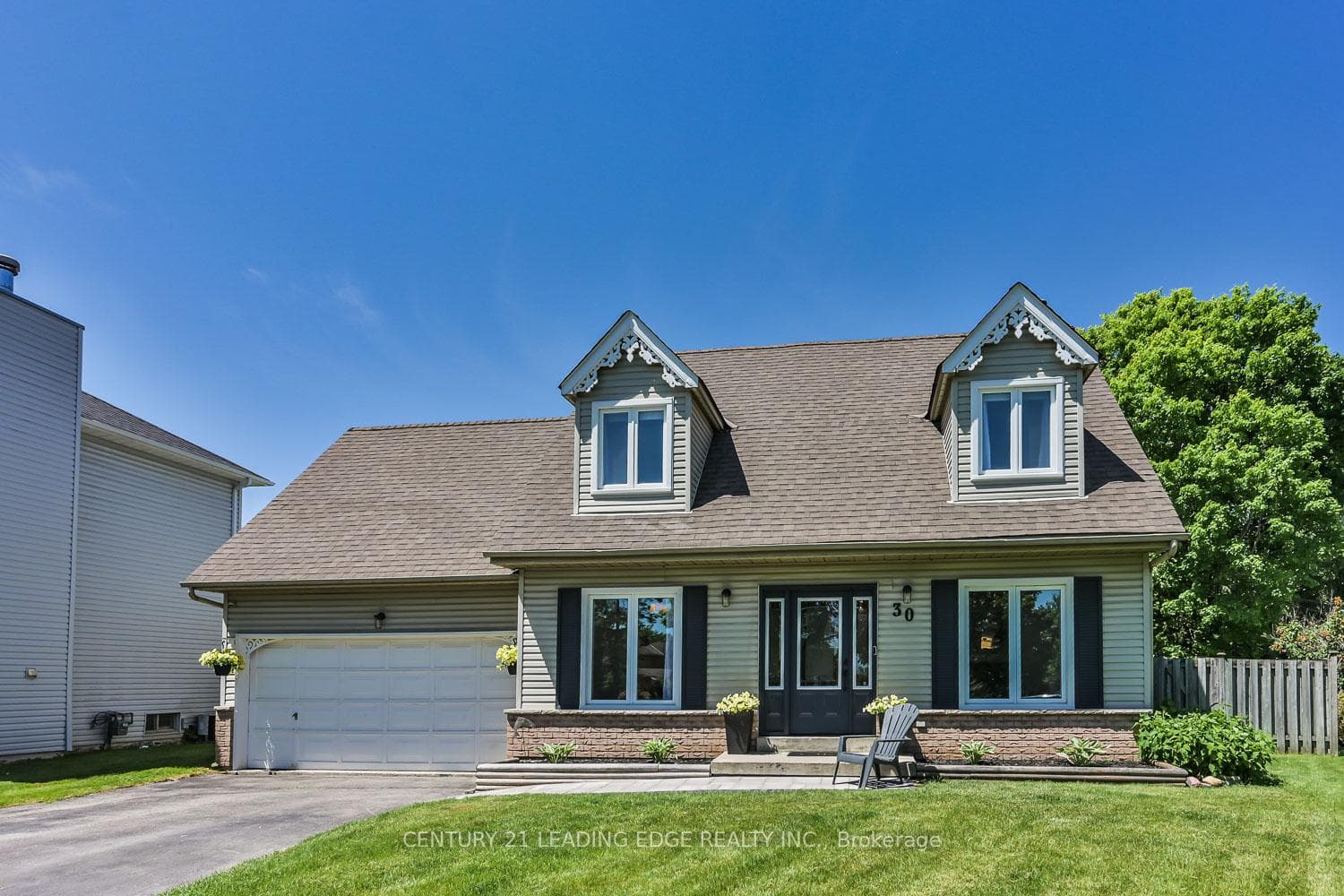 30 McGuire Crescent photo 5