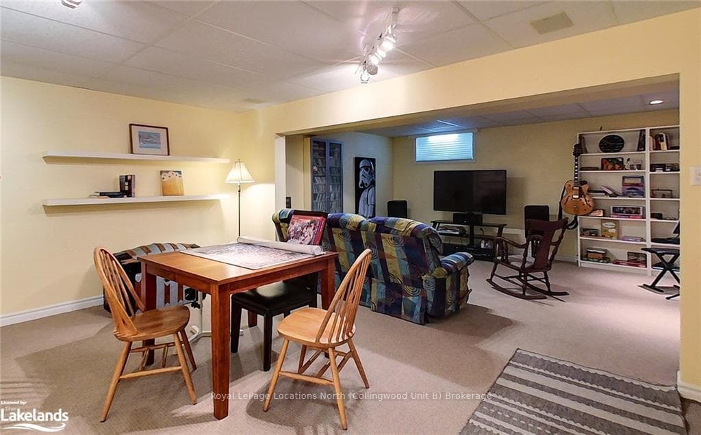 13 COUNTRY Crescent photo 32