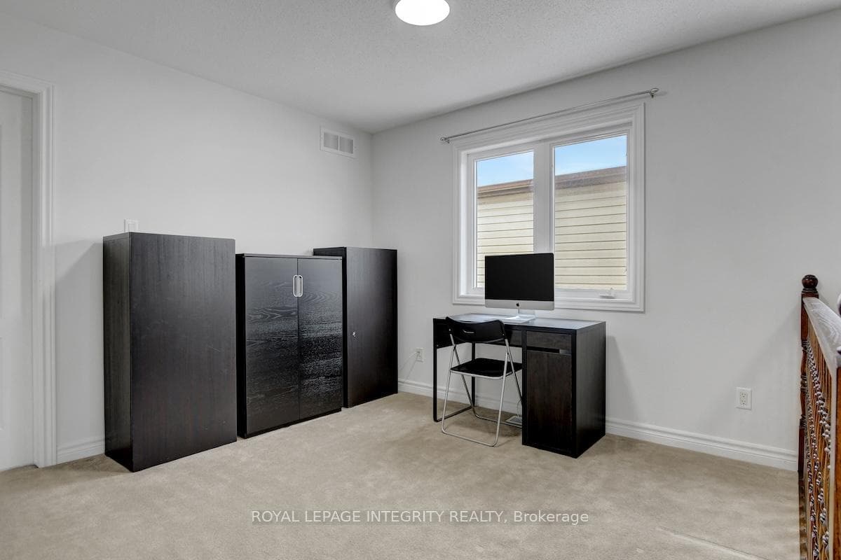376 Horseshoe Crescent photo 23