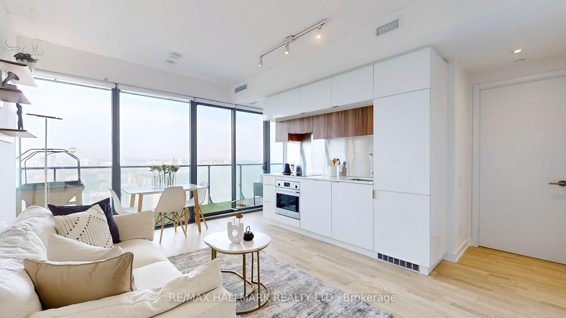 185 Roehampton Avenue Unit 2705 photo 5